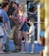 EXKLUSIV - Elle Fanning bei Dreharbeiten zu 'Galveston'  Elle Fanning in Georgia