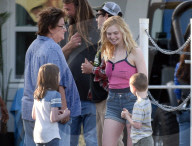 EXKLUSIV - Elle Fanning bei Dreharbeiten zu 'Galveston'  Elle Fanning in Georgia