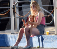 EXKLUSIV - Elle Fanning bei Dreharbeiten zu 'Galveston'  Elle Fanning in Georgia