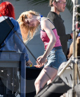 EXKLUSIV - Elle Fanning bei Dreharbeiten zu 'Galveston'  Elle Fanning in Georgia