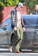 PEOPLE - Daddy on Duty: Ashton Kutcher mit Klein Wyatt unterwegs