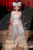 PEOPLE - Mailand Fashion Week: Anna Cleveland und Elsa Hosk für Moschino auf dem Catwalk