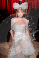 PEOPLE - Mailand Fashion Week: Anna Cleveland und Elsa Hosk für Moschino auf dem Catwalk