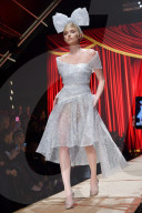 PEOPLE - Mailand Fashion Week: Anna Cleveland und Elsa Hosk für Moschino auf dem Catwalk
