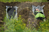 FEATURE - Meditieren im offenen Grab