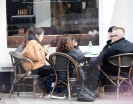 EXKLUSIV - Rocco Ritchie chillts mit seinr Kim in London