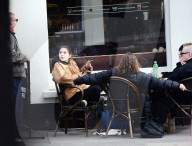 EXKLUSIV - Rocco Ritchie chillts mit seinr Kim in London