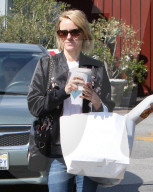 PEOPLE - Naomi Watts bummelt in Brentwood