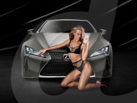 PEOPLE -  Hannah Ferguson wirbt für Lexus