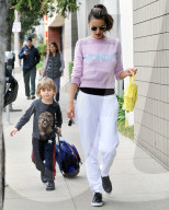 PEOPLE - Alessandra Ambrosio holt den Nachwuchs von der Schule ab