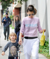 PEOPLE - Alessandra Ambrosio holt den Nachwuchs von der Schule ab