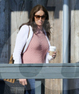 PEOPLE - Caitlyn Jenner bummelt in Beverly Hills