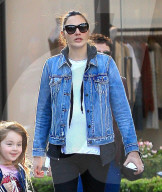 PEOPLE - Gal Gadot bummelt mit ihrer Familie in Hollywood