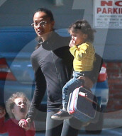 PEOPLE - Zoe Saldana spielt den "Lastesel" ihrer Kinder 