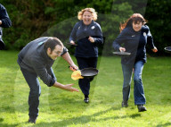 NEWS - Grossbritannien im 'Pancake Race' Fieber