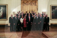 NEWS - Gruppenbild mit Trump