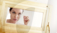 PEOPLE - Angelina Jolie für Guerlain "Notes of a woman"