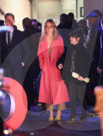 PEOPLE - Brie Larson mit der "Kong: Skull Island"-Crew in der "The One Show" in London