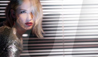 PEOPLE - Knallig und rot: Jennifer Lawrence für Dior-Lippenstift