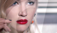 PEOPLE - Knallig und rot: Jennifer Lawrence für Dior-Lippenstift