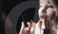 PEOPLE - Knallig und rot: Jennifer Lawrence für Dior-Lippenstift