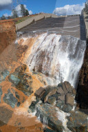NEWS - Kalifornien: Bilder des kaputten Oroville Staudammes