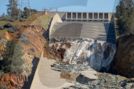 NEWS - Kalifornien: Bilder des kaputten Oroville Staudammes