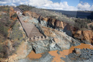 NEWS - Kalifornien: Bilder des kaputten Oroville Staudammes