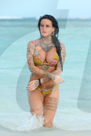 PEOPLE - Reality-Sternchen Chantelle Connelly und Jemma Lucy räkeln sich in der Karibik