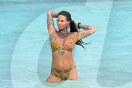 PEOPLE - Reality-Sternchen Chantelle Connelly und Jemma Lucy räkeln sich in der Karibik