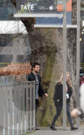 EXKLUSIV - Billie Lourd mit Taylor Lautner auf den Spuren von Mama Carrie Fisher in London