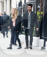 EXKLUSIV - Billie Lourd mit Taylor Lautner auf den Spuren von Mama Carrie Fisher in London