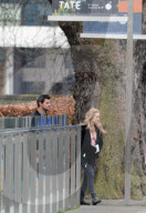 EXKLUSIV - Billie Lourd mit Taylor Lautner auf den Spuren von Mama Carrie Fisher in London