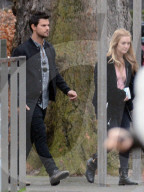 EXKLUSIV - Billie Lourd mit Taylor Lautner auf den Spuren von Mama Carrie Fisher in London