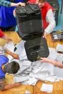 NEWS - Nordirland zählt die Wahlstimmen aus