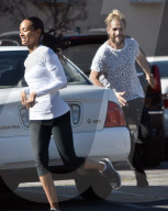 PEOPLE - Zoe Saldana und Marco Perego jagen sich auf der Strasse nach
