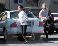 PEOPLE - Zoe Saldana und Marco Perego jagen sich auf der Strasse nach