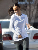 PEOPLE - Zoe Saldana und Marco Perego jagen sich auf der Strasse nach