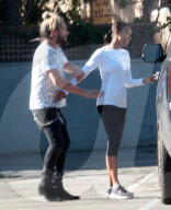 PEOPLE - Zoe Saldana und Marco Perego jagen sich auf der Strasse nach