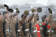 PEOPLE - Queen Elizabeth besucht das Royal Welsh Regiment in Wiltshire