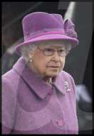 PEOPLE - Queen Elizabeth besucht das Royal Welsh Regiment in Wiltshire