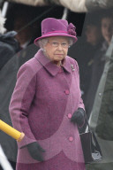 PEOPLE - Queen Elizabeth besucht das Royal Welsh Regiment in Wiltshire