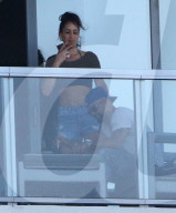 PEOPLE - Shemar Moore relaxt in charmanter Gesellschaft am Pool in Miami