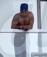 PEOPLE - Shemar Moore relaxt in charmanter Gesellschaft am Pool in Miami