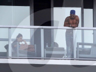 PEOPLE - Shemar Moore relaxt in charmanter Gesellschaft am Pool in Miami