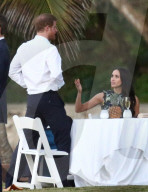PEOPLE - Turteln an der Hochzeit von Freund "Skippy": Prince Harry und Meghan Markle