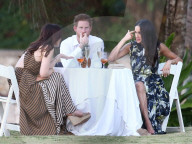 PEOPLE - Turteln an der Hochzeit von Freund "Skippy": Prince Harry und Meghan Markle