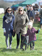 PEOPLE - Autum Phillips bringt ihre Mädels auf den Rummelplatz im Renngelände