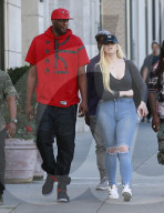 EXKLUSIV - Lamar Odom mit einer exakten Kopie von Khloe Kardashian unterwegs