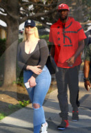 EXKLUSIV - Lamar Odom mit einer exakten Kopie von Khloe Kardashian unterwegs